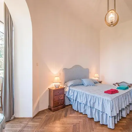 Six-bedroom Holiday In -pg- * Agello