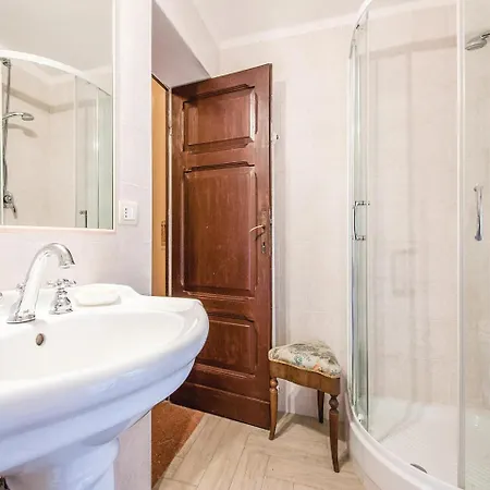 Six-bedroom Holiday In -pg- Agello