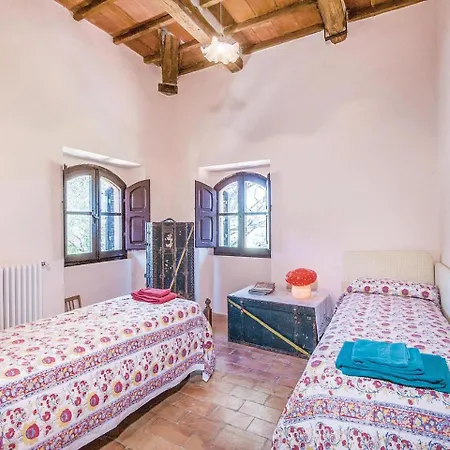 Six-bedroom Holiday In -pg- *