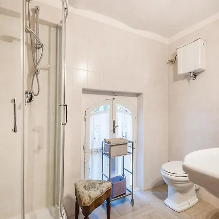 Six-bedroom Holiday In -pg- Holiday home *