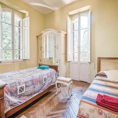 Six-bedroom Holiday In -pg-