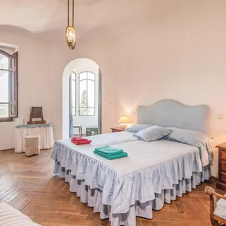 Six-bedroom Holiday In -pg- Agello